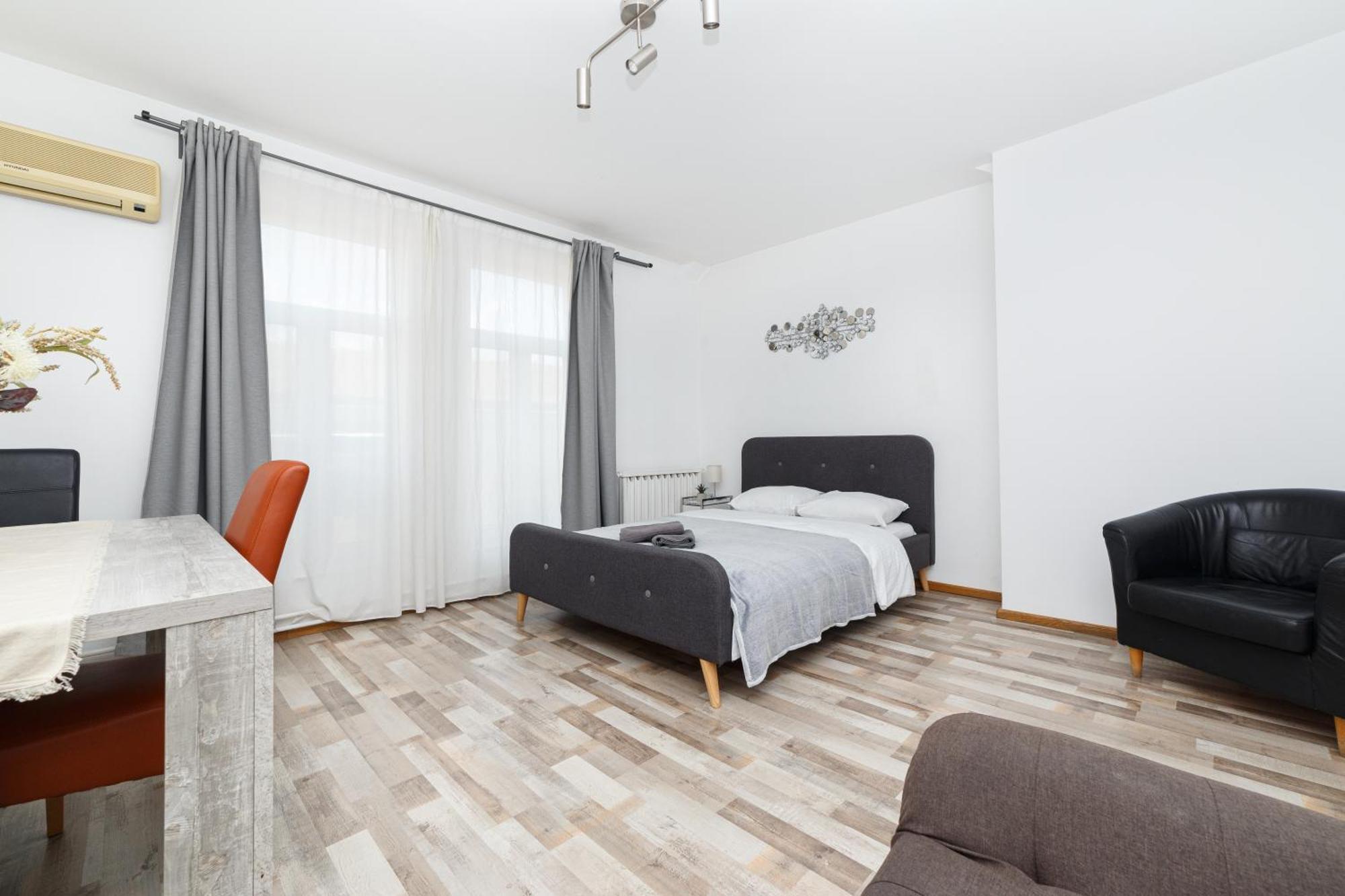 Color Apartments Street Blanari 12 布加勒斯特 外观 照片